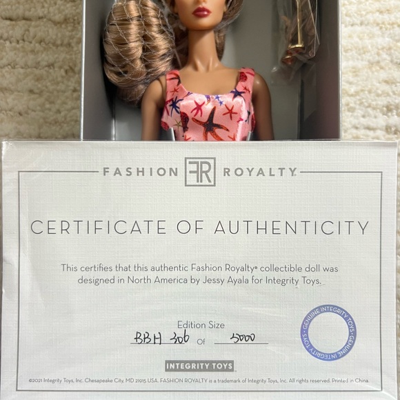 INTEGRITY TOYS BOMBSHELL BEACH NATALIA FATALE Fashion Royalty Sunkissed  NRFB - Picture 9 of 11